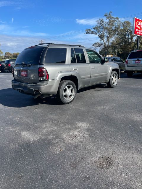 Photo 2 of this CHEVROLET TRAILBLAZER
