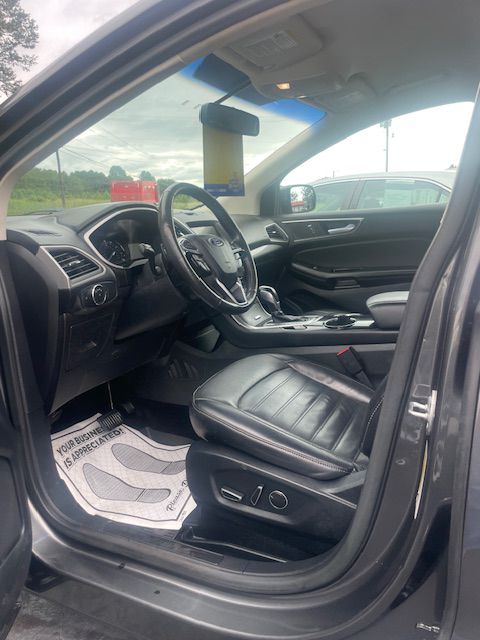 Photo 5 of this FORD EDGE