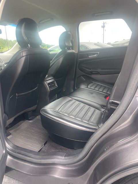 Photo 6 of this FORD EDGE