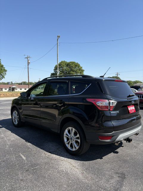 Photo 2 of this FORD ESCAPE
