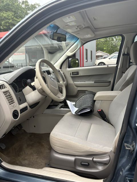 Photo 5 of this FORD ESCAPE