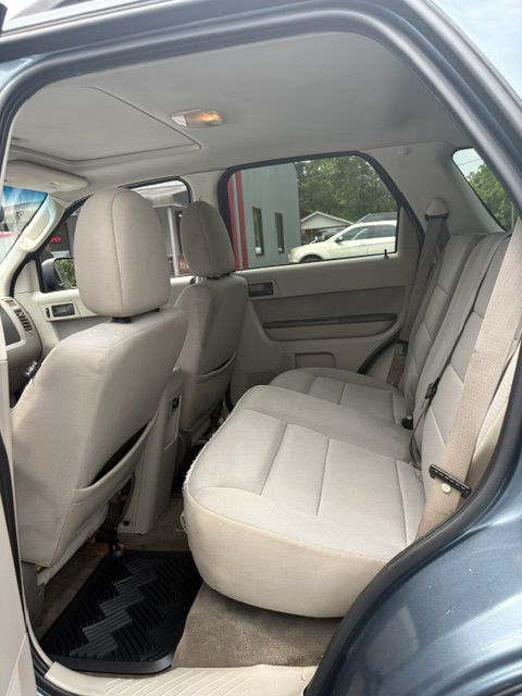 Photo 6 of this FORD ESCAPE
