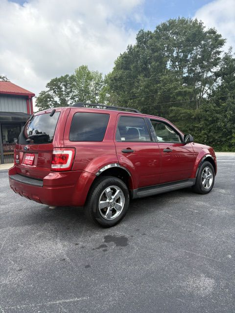Photo 2 of this FORD ESCAPE