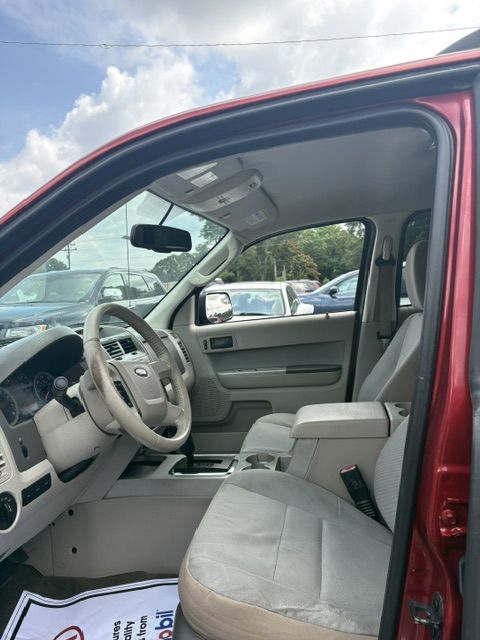 Photo 5 of this FORD ESCAPE