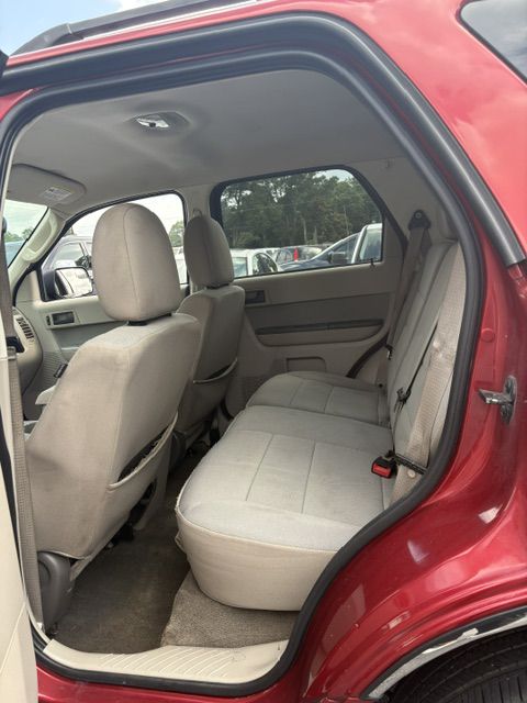 Photo 6 of this FORD ESCAPE