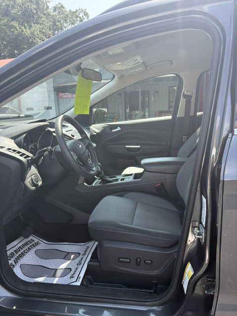 Photo 5 of this FORD ESCAPE