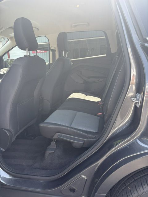 Photo 6 of this FORD ESCAPE