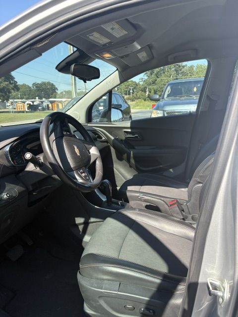 Photo 5 of this CHEVROLET TRAX