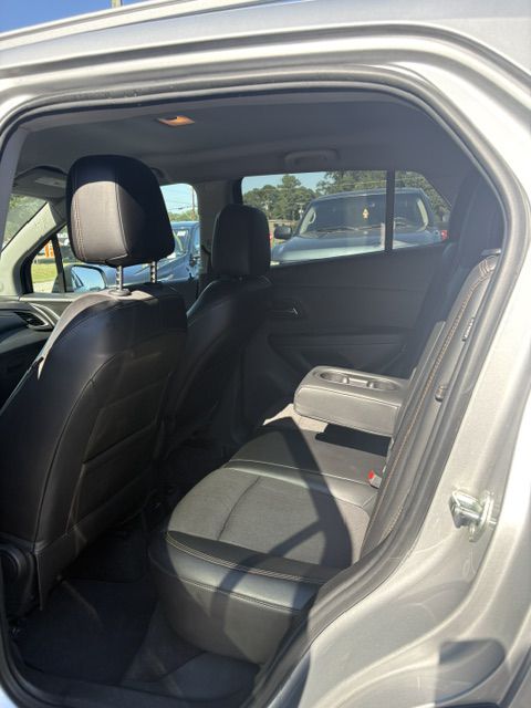 Photo 6 of this CHEVROLET TRAX
