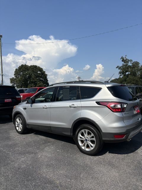 Photo 2 of this FORD ESCAPE