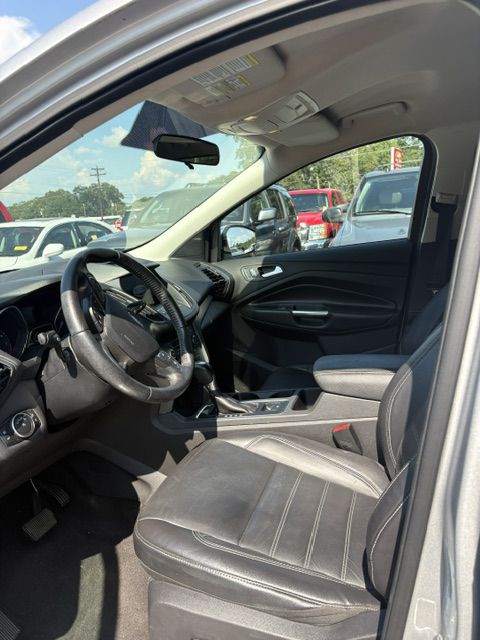 Photo 5 of this FORD ESCAPE