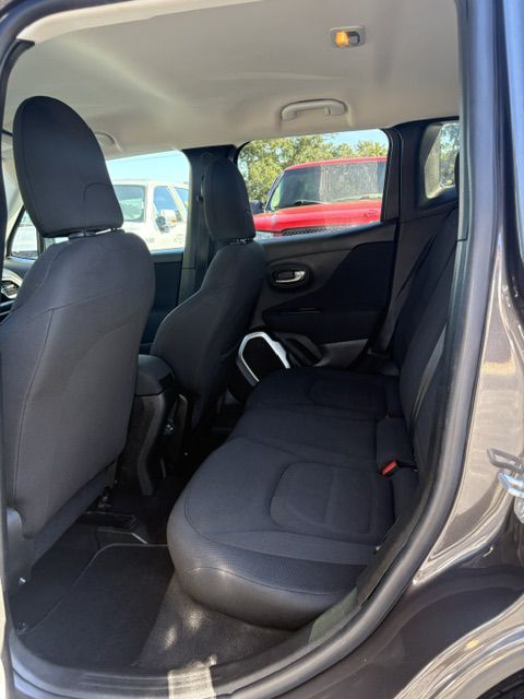 Photo 6 of this JEEP RENEGADE