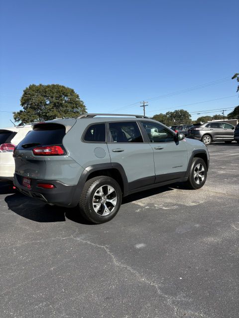 Photo 2 of this JEEP CHEROKEE