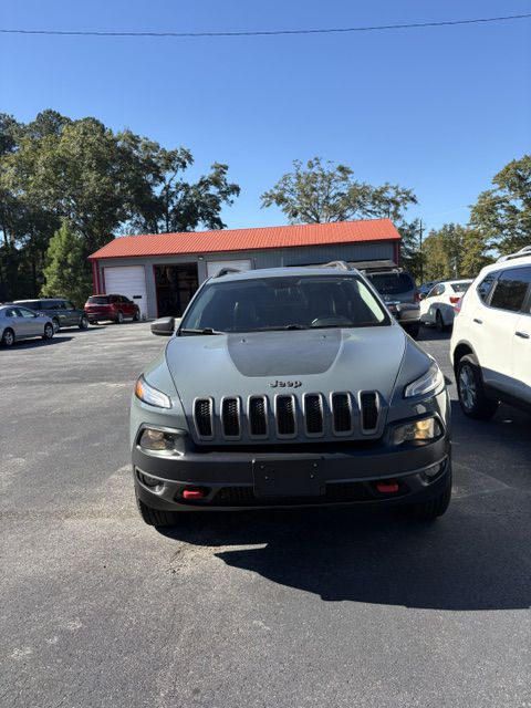 Photo 3 of this JEEP CHEROKEE