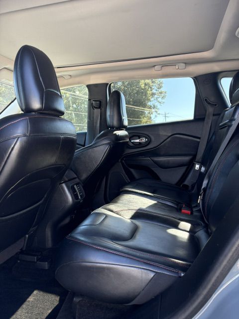 Photo 6 of this JEEP CHEROKEE