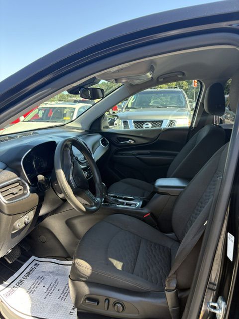 Photo 5 of this CHEVROLET EQUINOX