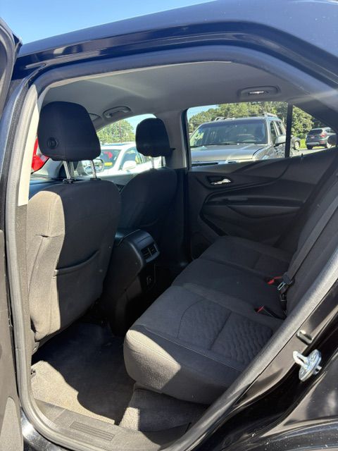 Photo 6 of this CHEVROLET EQUINOX