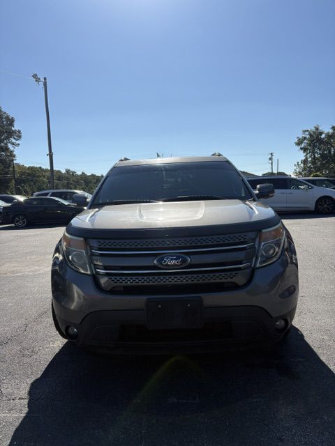 Photo 3 of this FORD EXPLORER