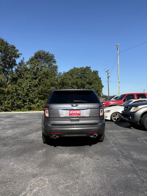 Photo 4 of this FORD EXPLORER