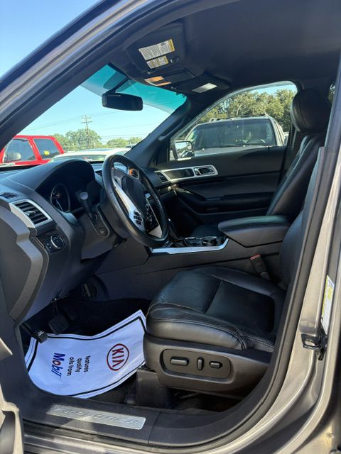 Photo 5 of this FORD EXPLORER