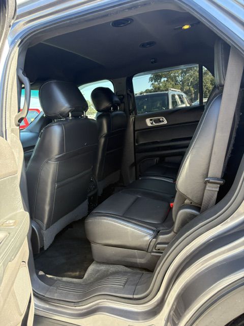 Photo 6 of this FORD EXPLORER