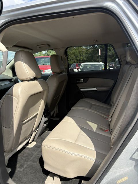 Photo 6 of this FORD EDGE