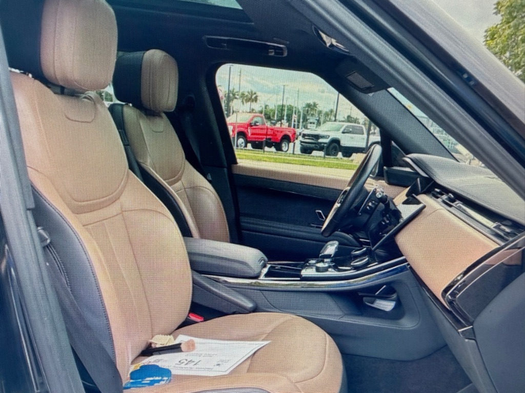 Photo 8 of this LAND ROVER RANGE ROVER SPO
