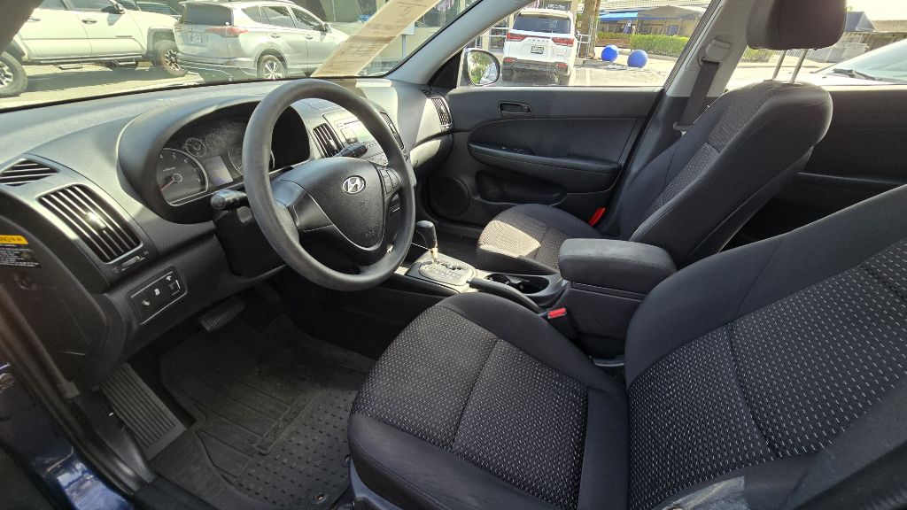 Photo 7 of this HYUNDAI ELANTRA TOURING