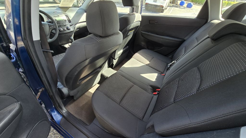 Photo 10 of this HYUNDAI ELANTRA TOURING