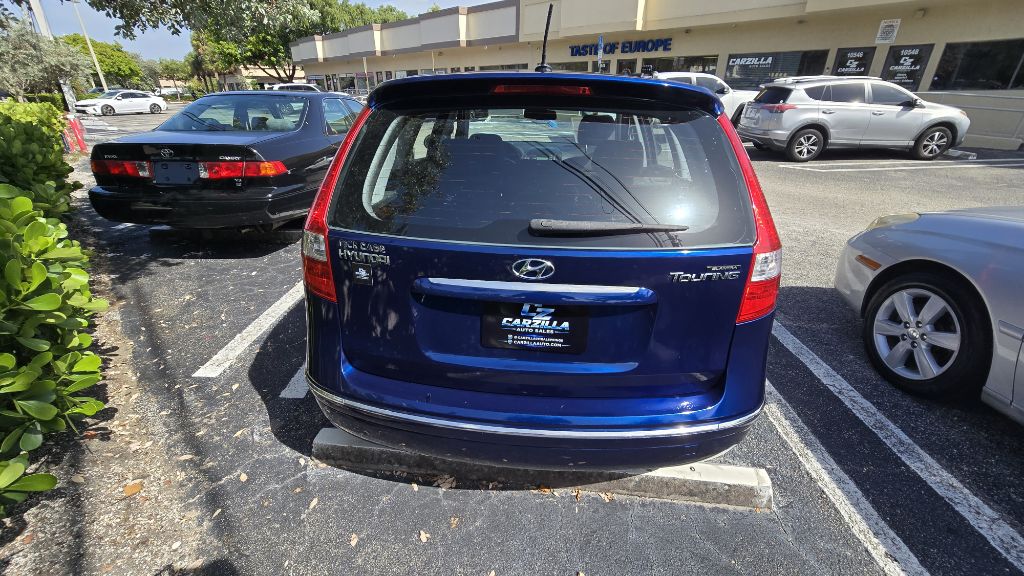 Photo 5 of this HYUNDAI ELANTRA TOURING