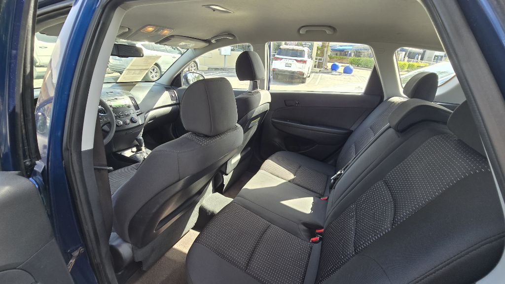 Photo 11 of this HYUNDAI ELANTRA TOURING