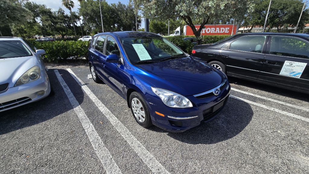 Photo 2 of this HYUNDAI ELANTRA TOURING