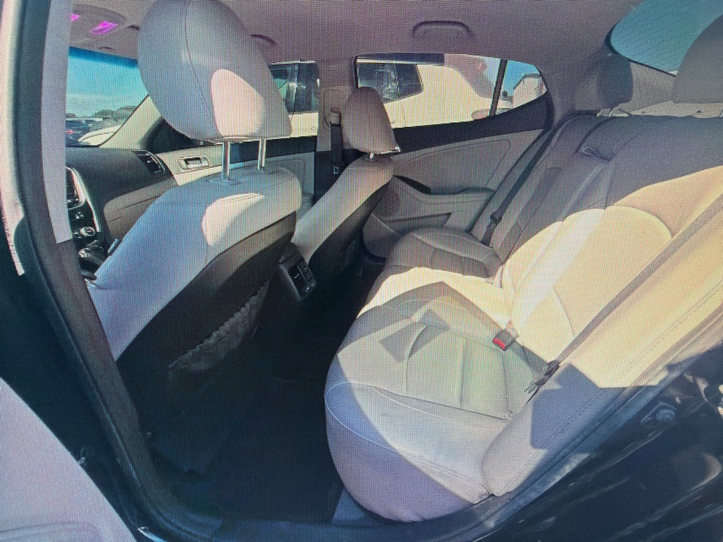 Photo 9 of this KIA OPTIMA