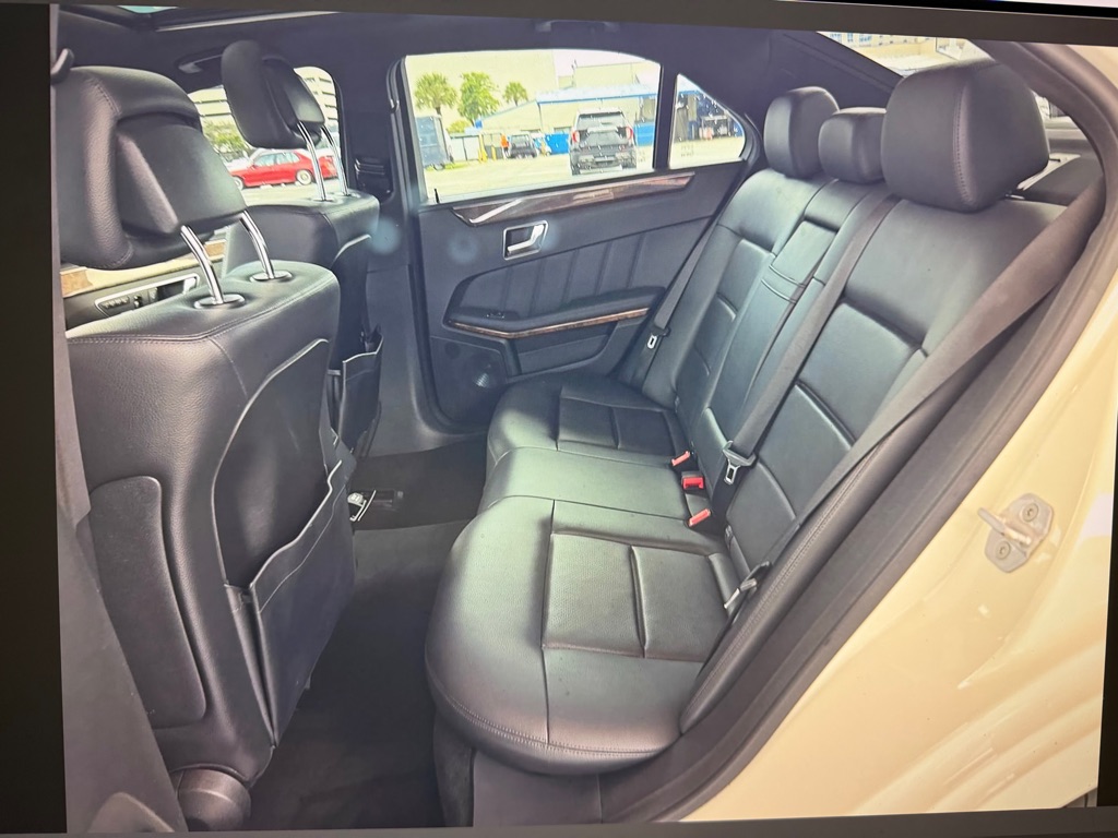 Photo 13 of this MERCEDES-BENZ E-CLASS