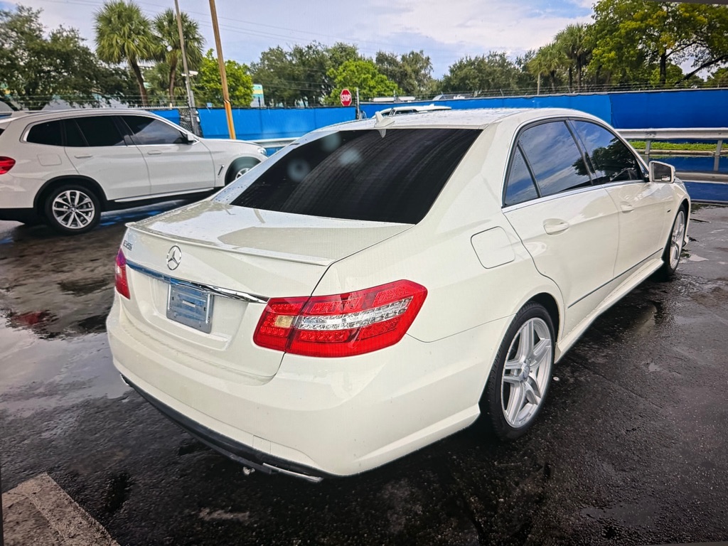 Photo 4 of this MERCEDES-BENZ E-CLASS