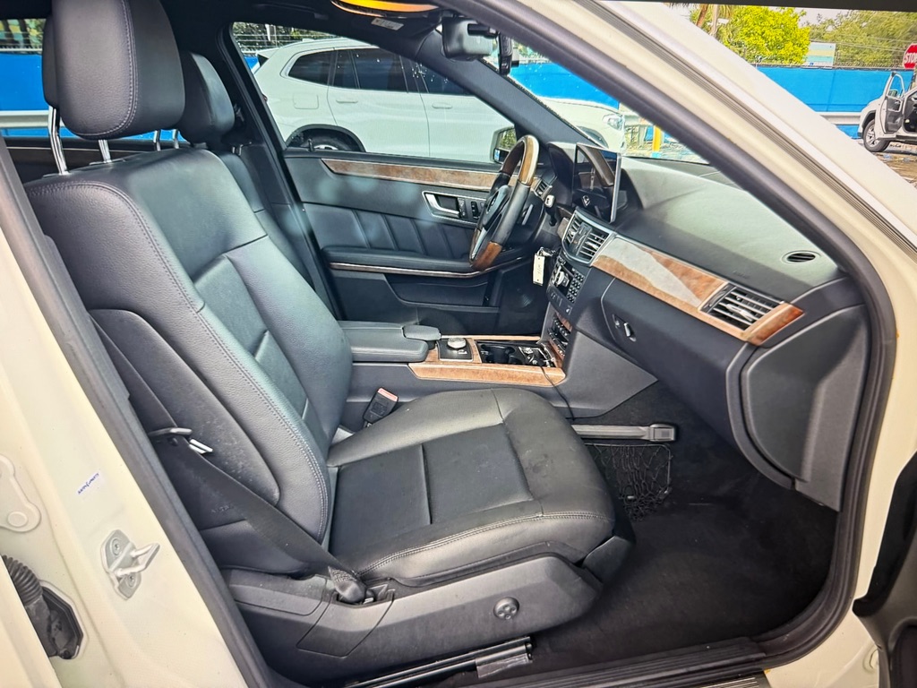 Photo 8 of this MERCEDES-BENZ E-CLASS