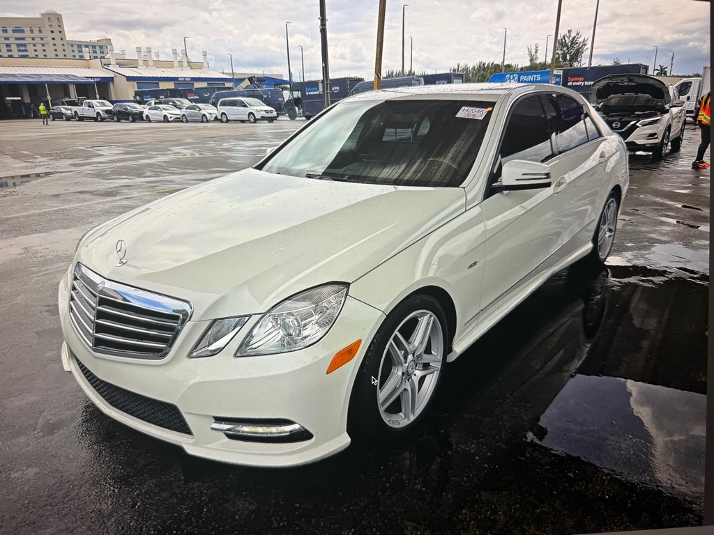Photo 3 of this MERCEDES-BENZ E-CLASS