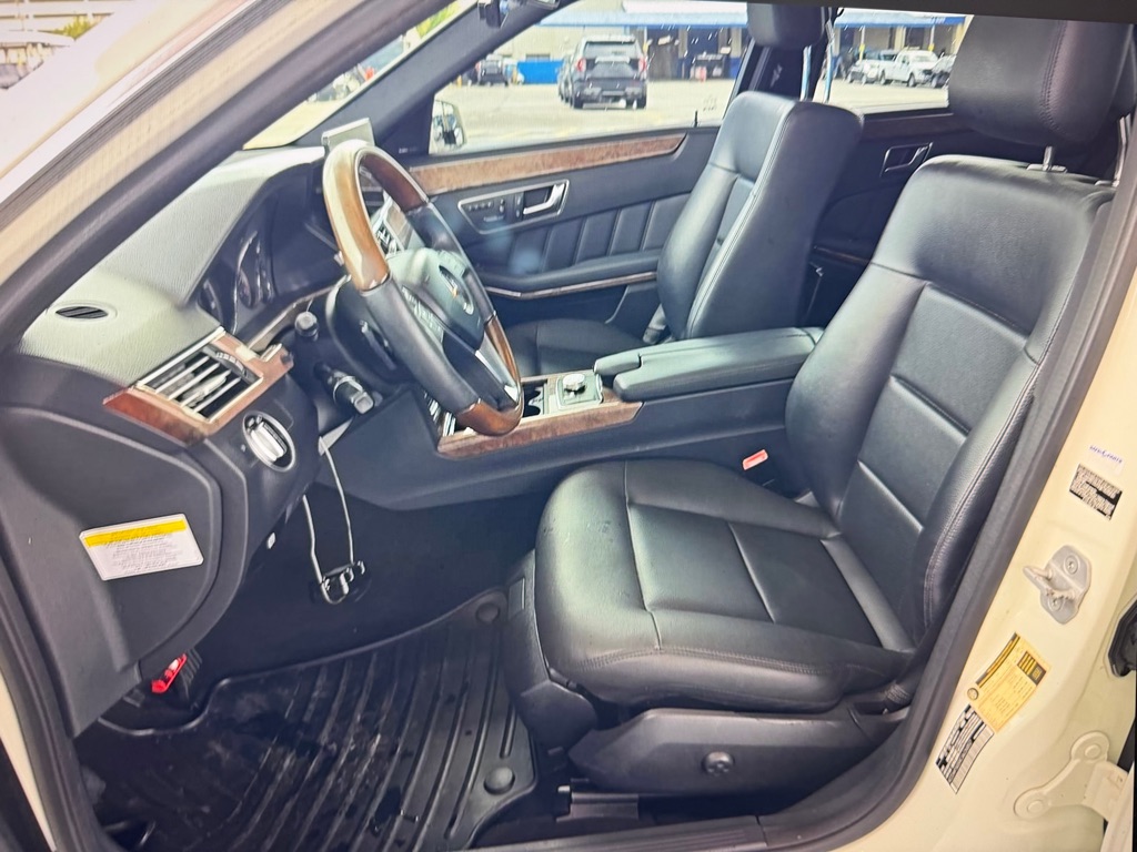 Photo 7 of this MERCEDES-BENZ E-CLASS
