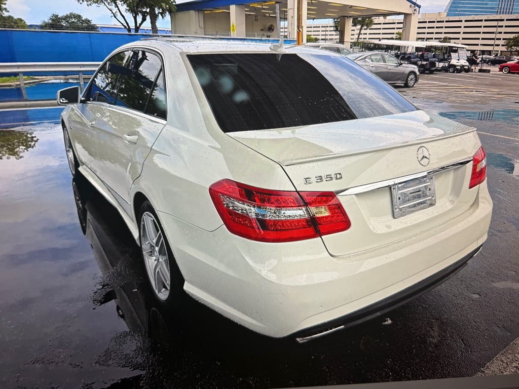 Photo 6 of this MERCEDES-BENZ E-CLASS
