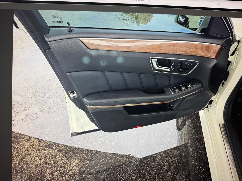 Photo 9 of this MERCEDES-BENZ E-CLASS