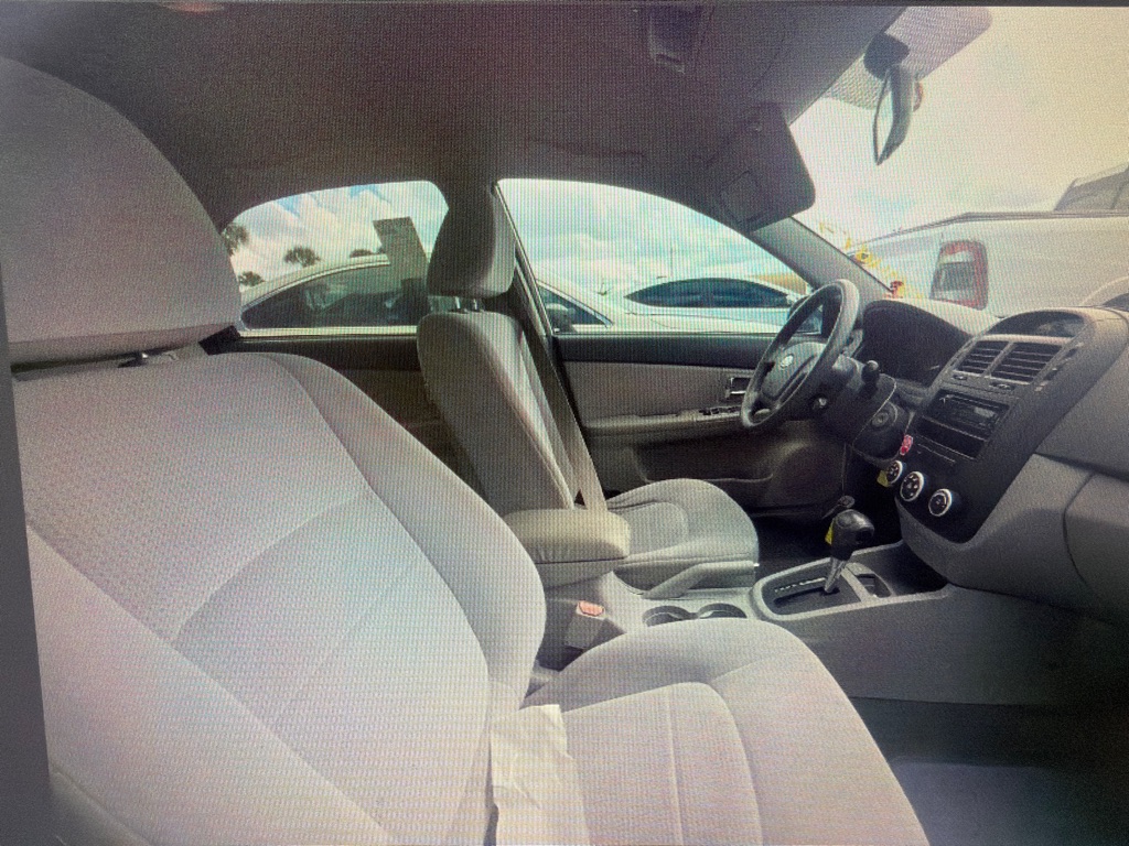 Photo 5 of this KIA SPECTRA