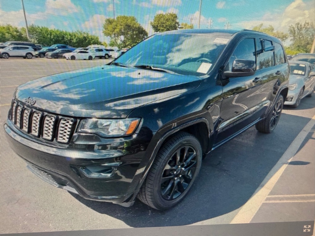 Photo 3 of this JEEP GRAND CHEROKEE