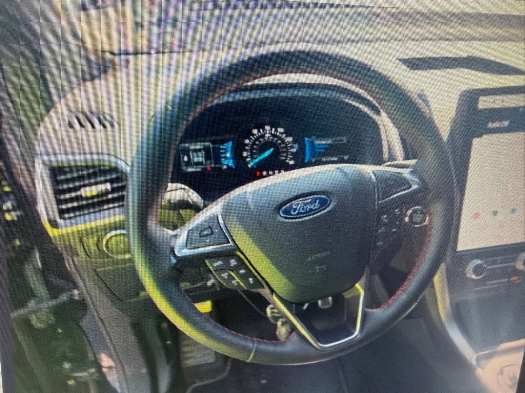 Photo 10 of this FORD EDGE