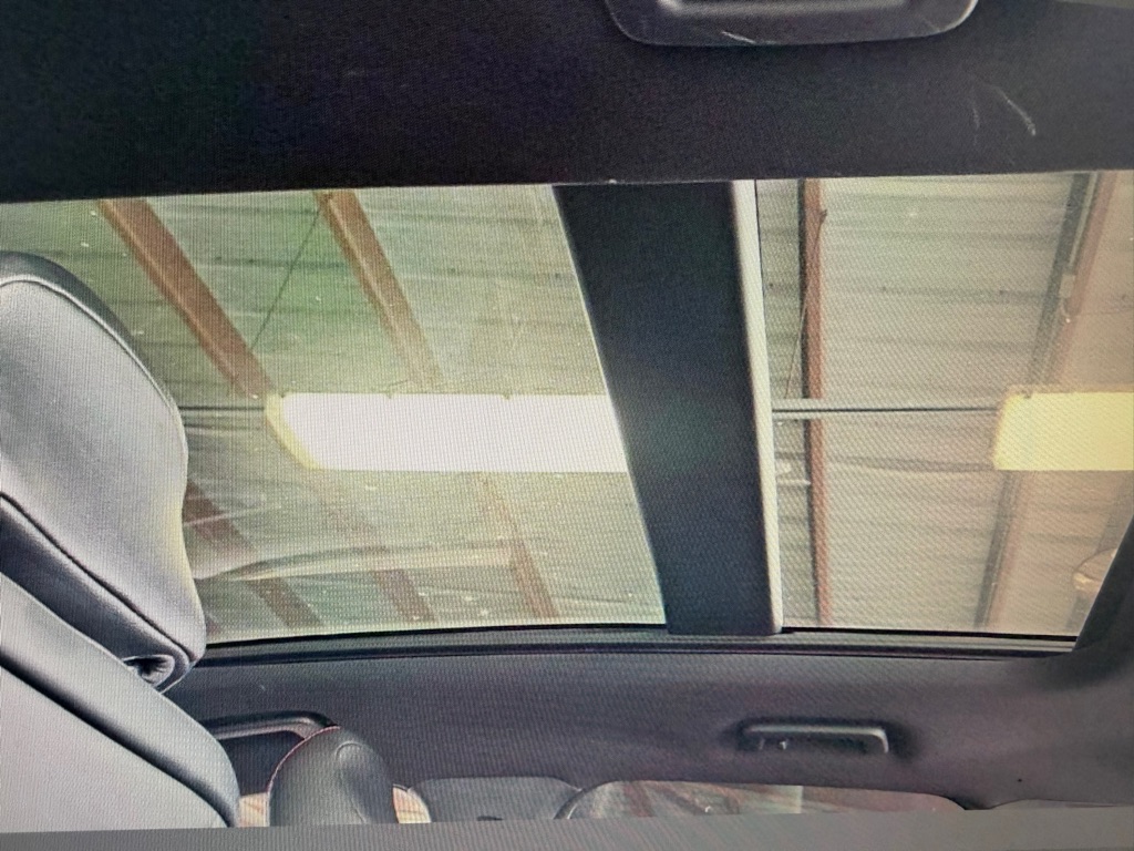 Photo 15 of this FORD EDGE