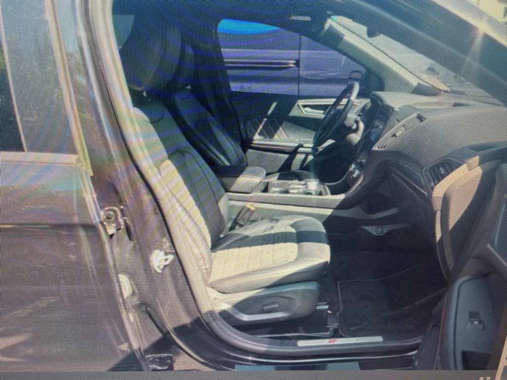Photo 8 of this FORD EDGE