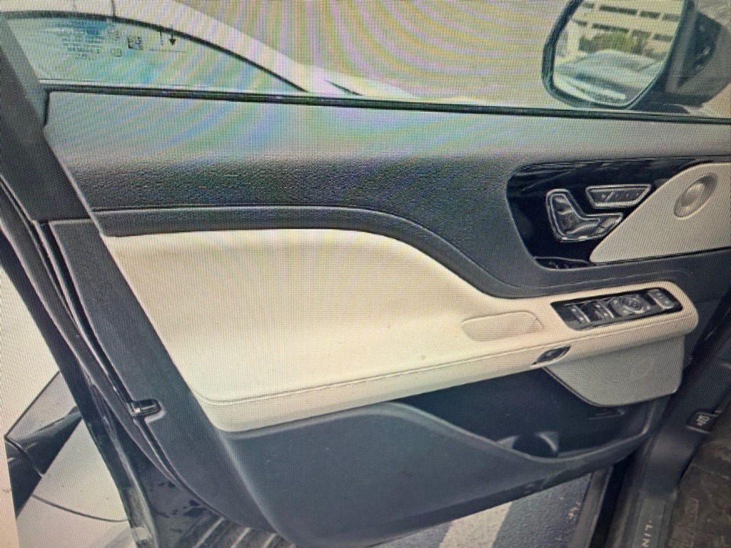 Photo 8 of this LINCOLN AVIATOR