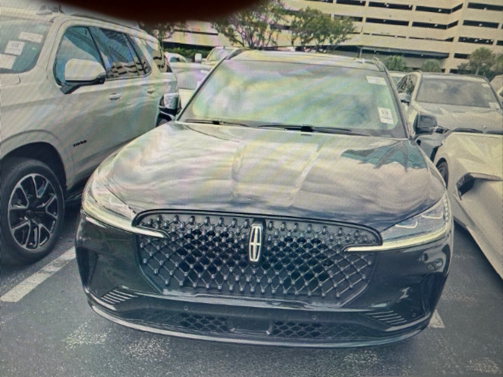 Photo 2 of this LINCOLN AVIATOR