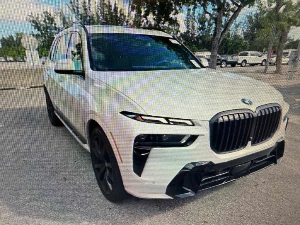 Photo 3 of this BMW X7