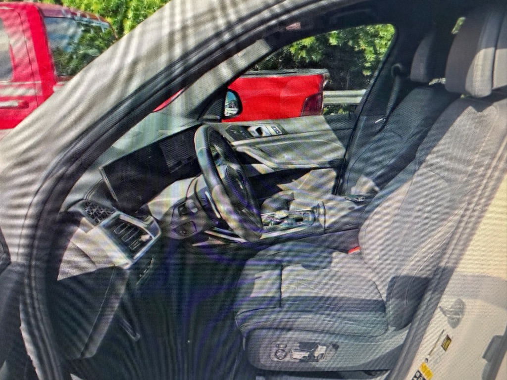 Photo 7 of this BMW X7