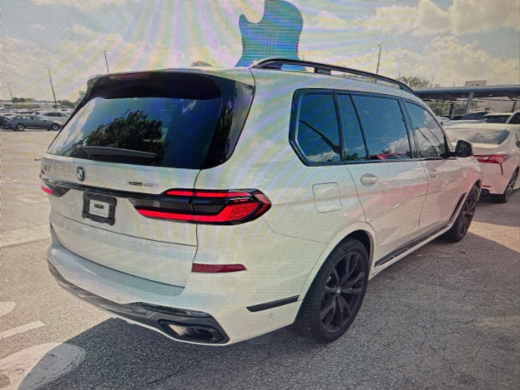 Photo 4 of this BMW X7